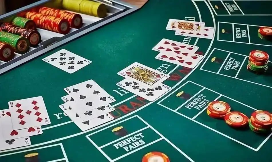 Mobile Android interface view of 8777 apk casino-style content